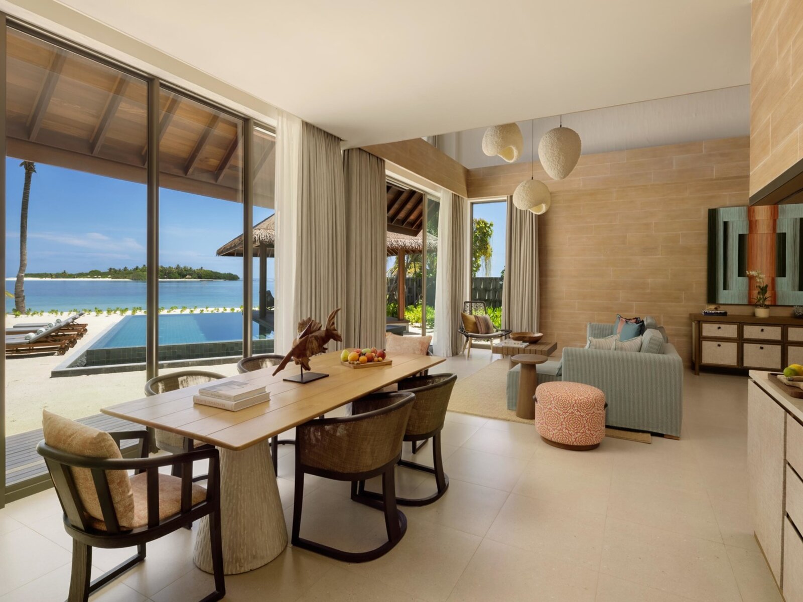 Wohnbeispiel Two Bedroom Beach Retreat with Pool