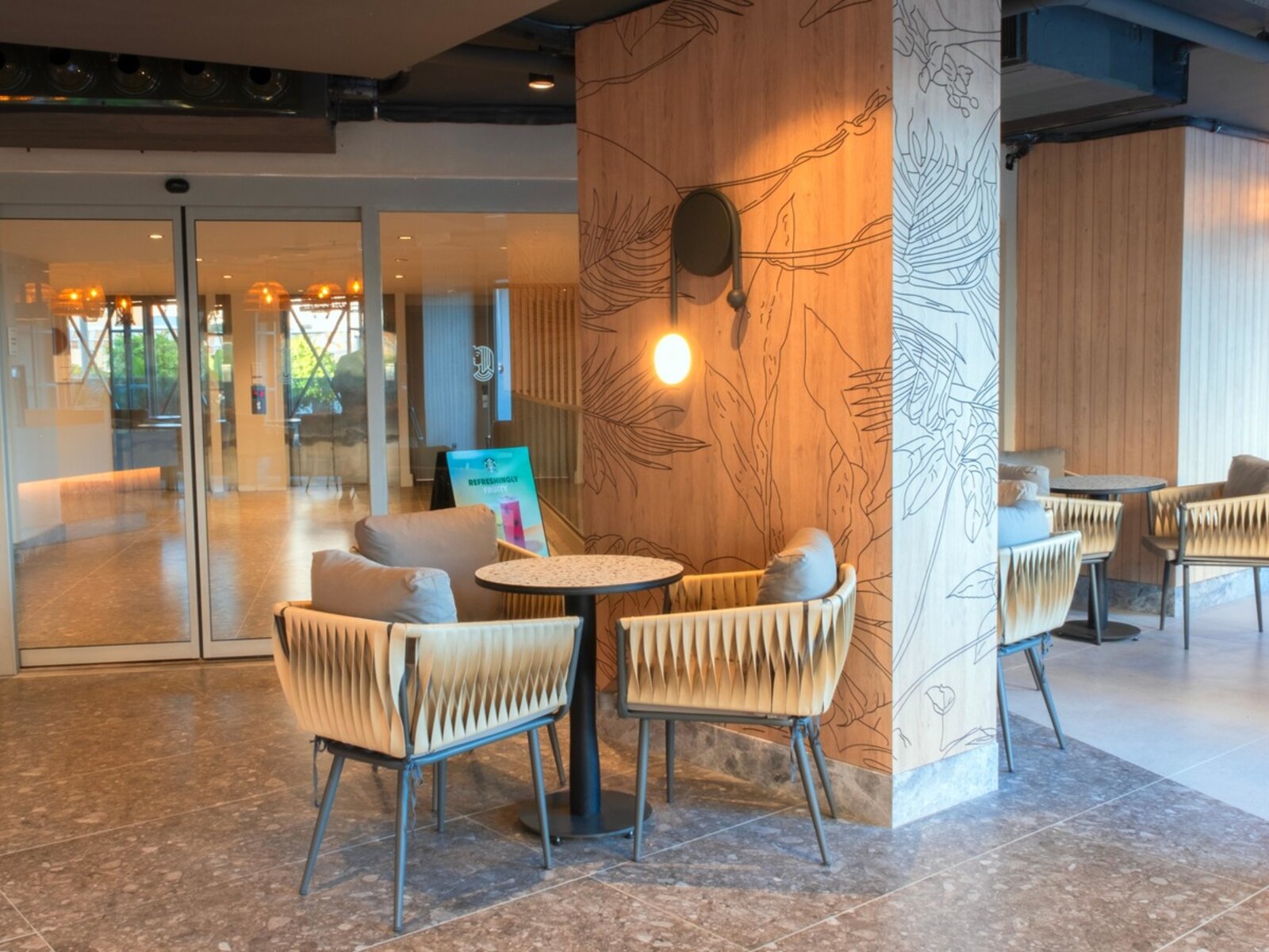 Leo's Cafe - Patisserie