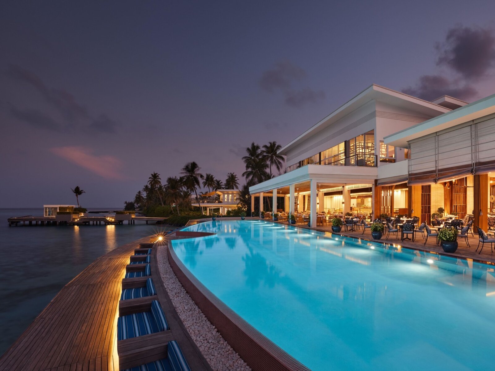 GLOW POOL