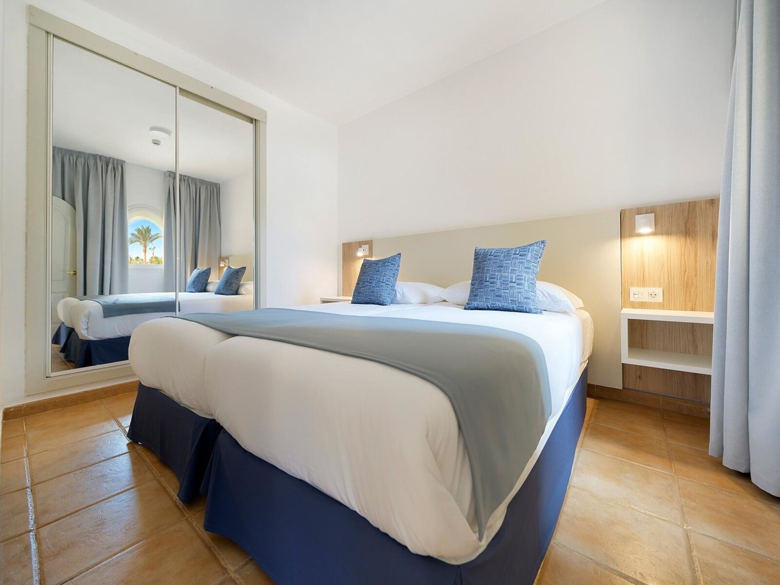 2-bedroom apt with large terrace CA2LT