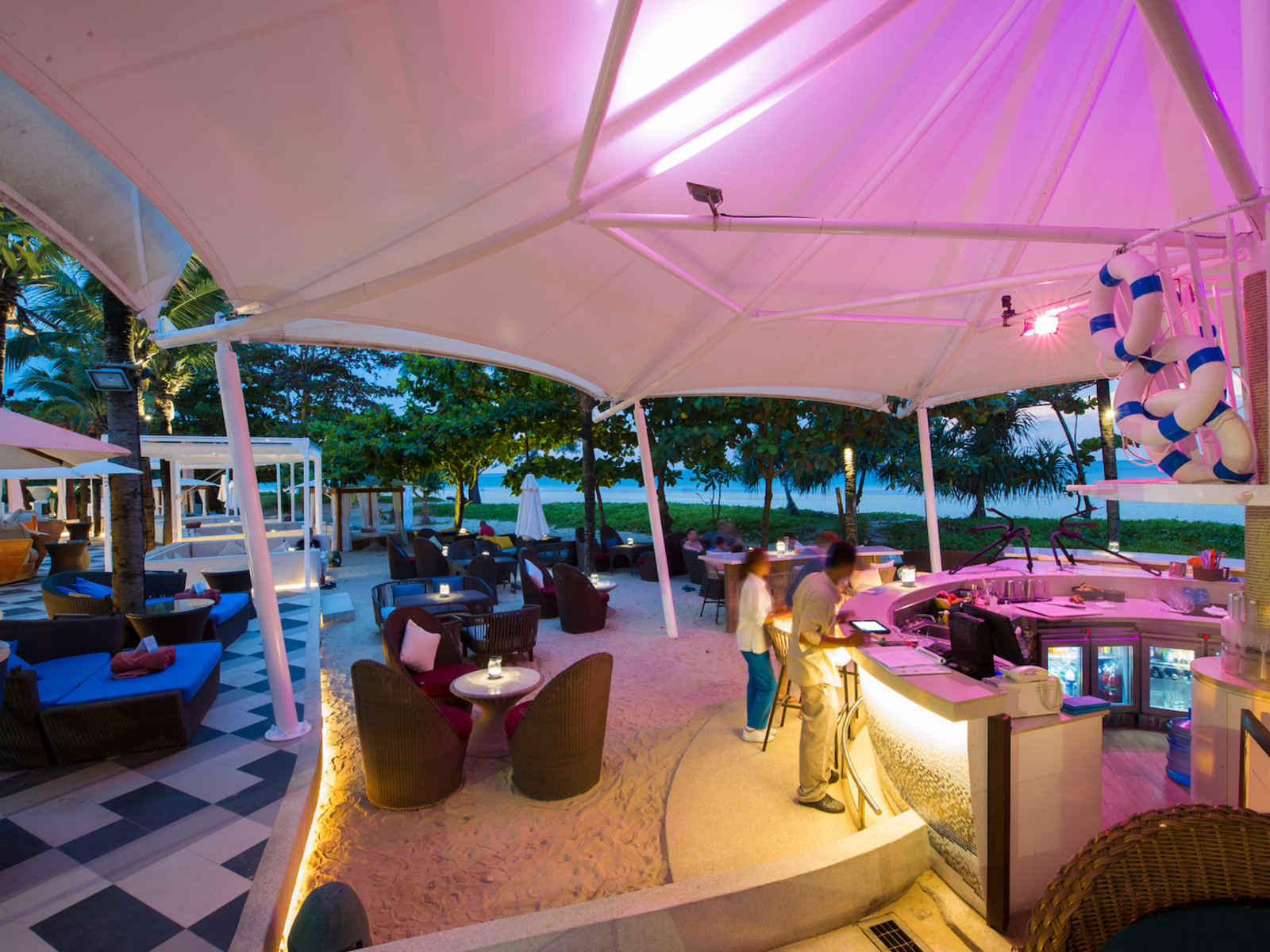 COAST BEACH CLUB & BISTRO