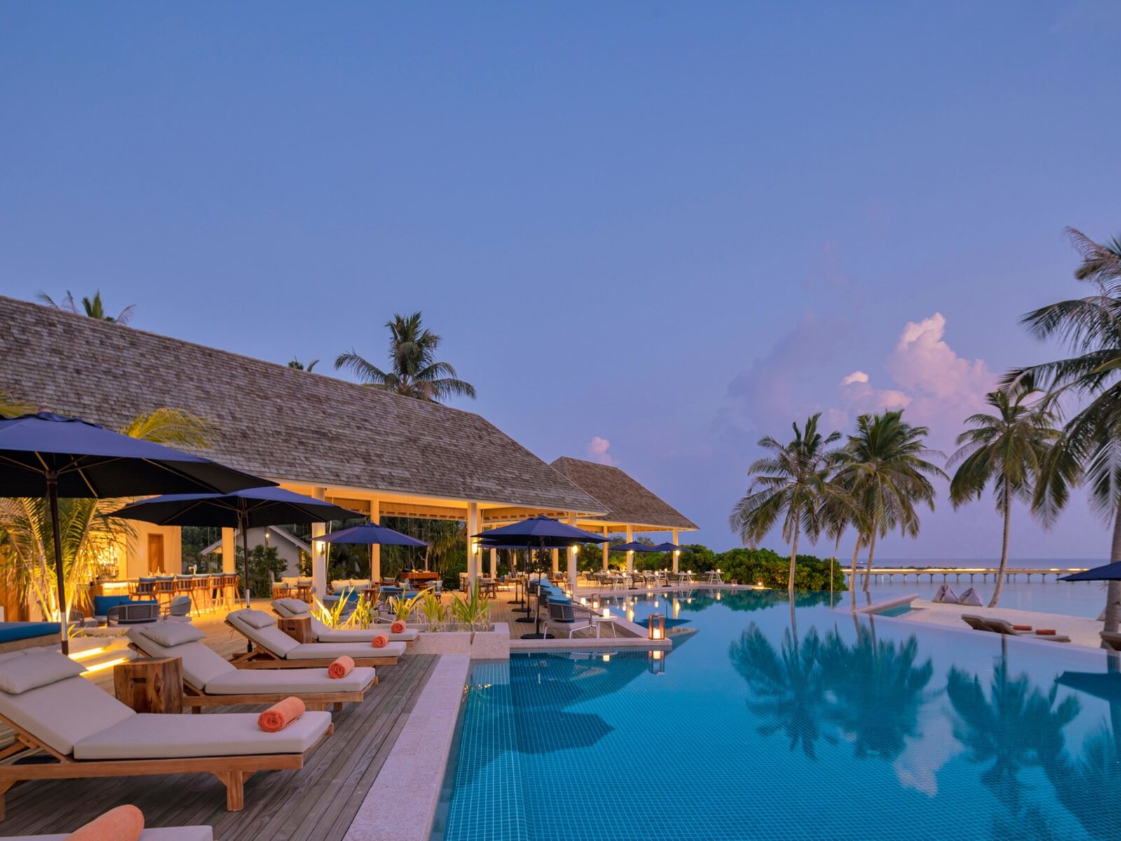 Sunset bar Living & Pool Area