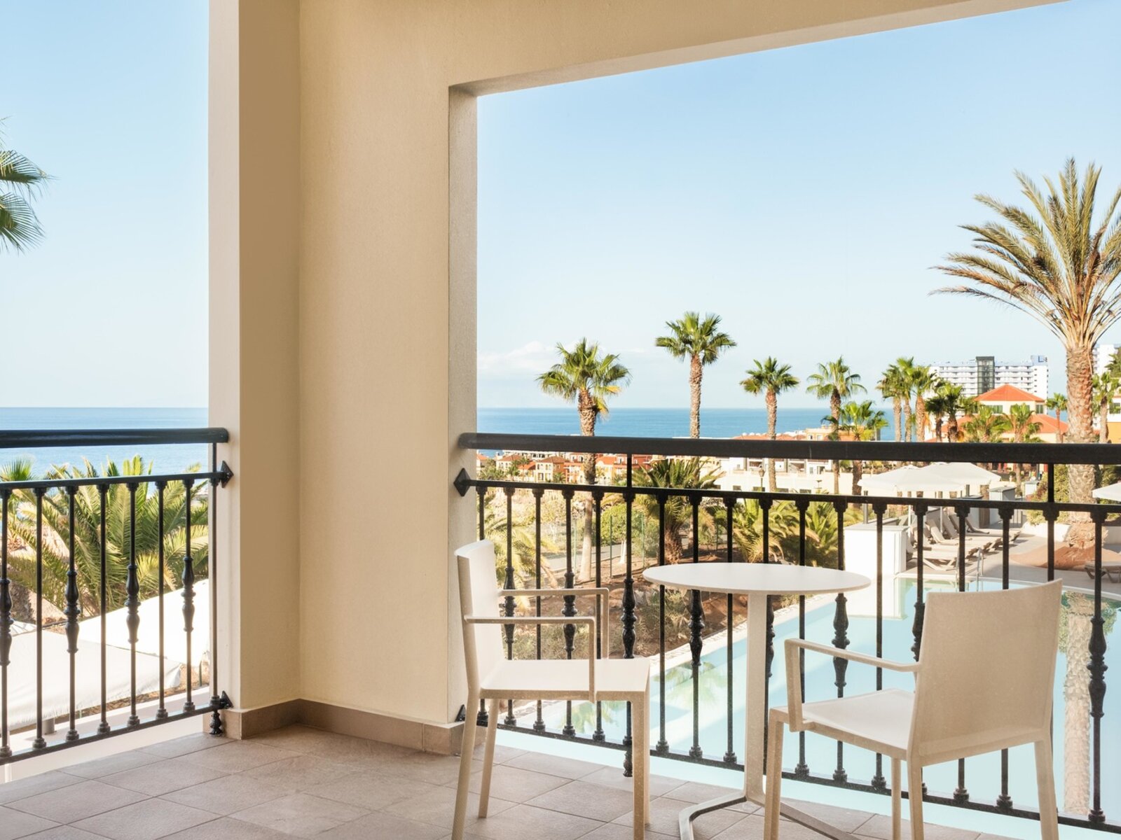 Wohnbeispiel Junior Suite Deluxe Side Sea View The Club