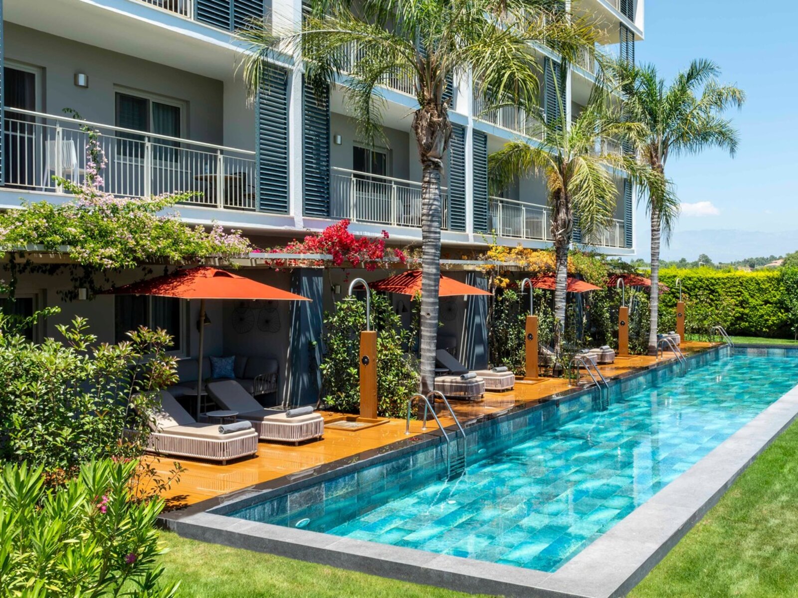 Deluxe Suite Swim Up