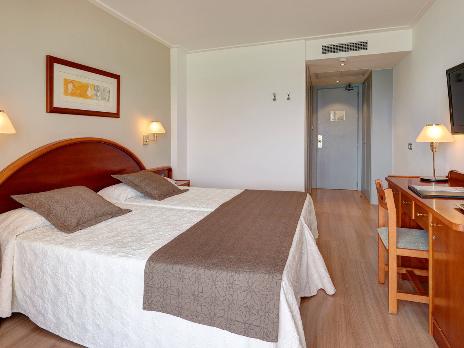 Wohnbeispiel Double room pool view/ side sea view