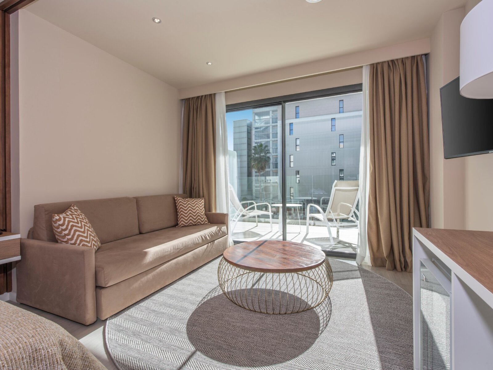 Wohnbeispiel Junior Suite pool view (Park block)