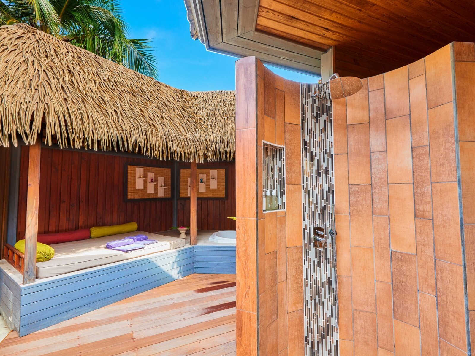 Wohnbeispiel Jacuzzi Beach Villa