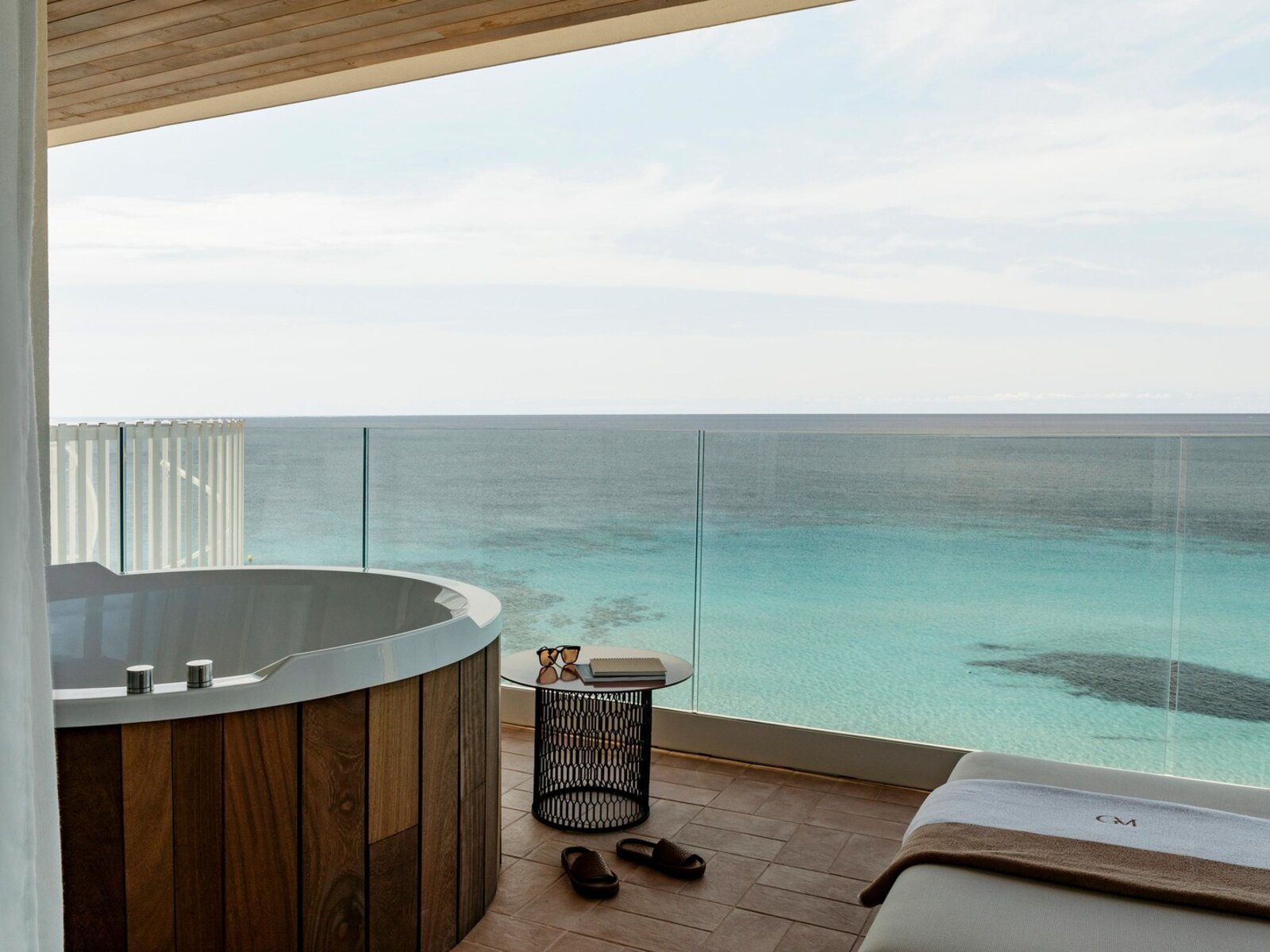 Wohnbeispiel Ocean Suite Sea View with Terrace and Tub