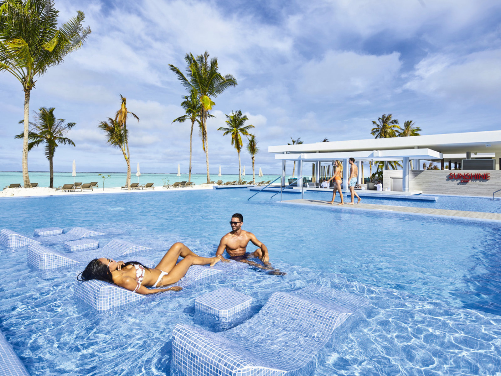 Pool mit Swim up Bar