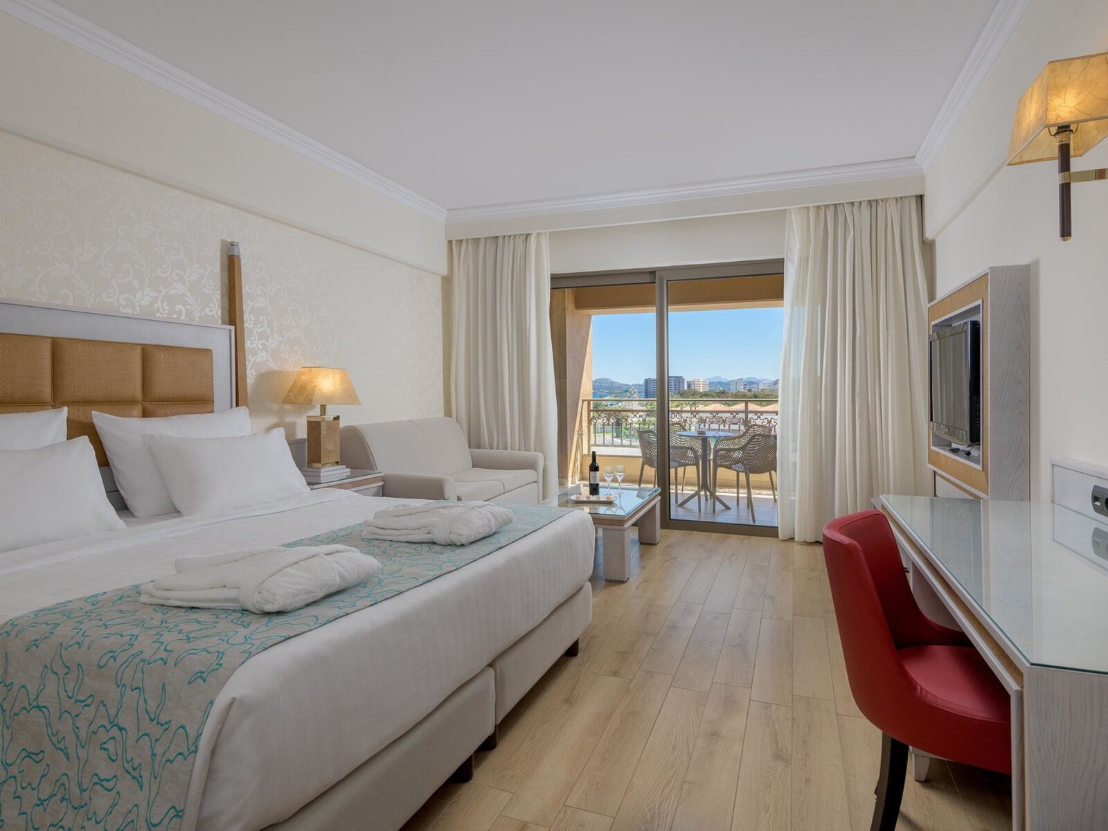 Wohnbeispiel Family suite partial sea view