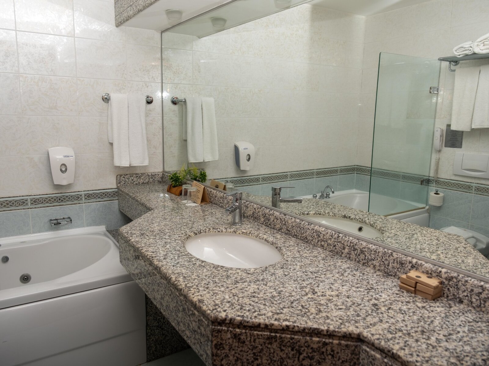 Wohnbeispiel Suite Room