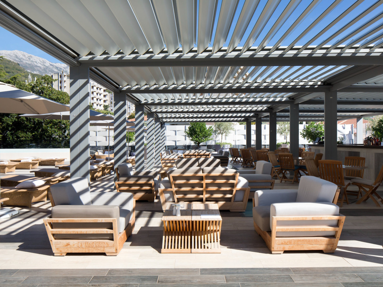 Pool bar