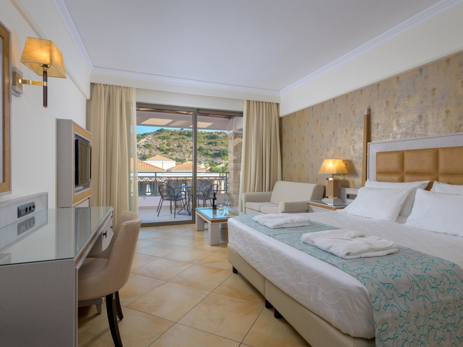 Wohnbeispiel Family Suite Pool View