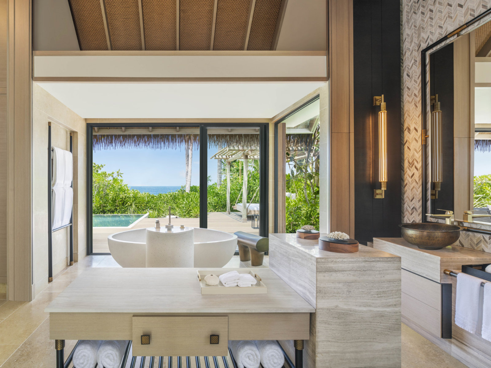 Wohnbeispiel Grand Beach Villa with Pool
