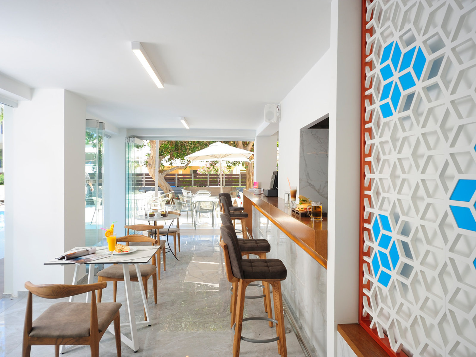 Aqua Pool Bar