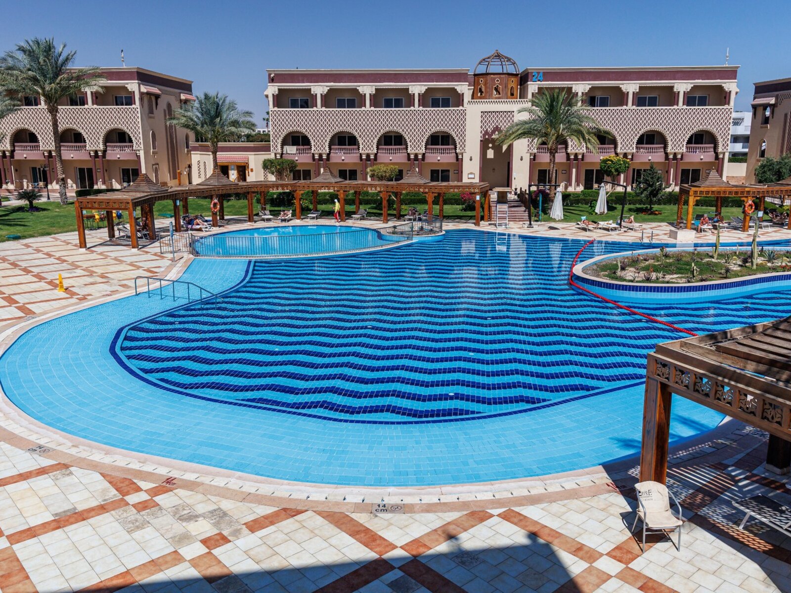 Wohnbeispiel Family Pool View Suite