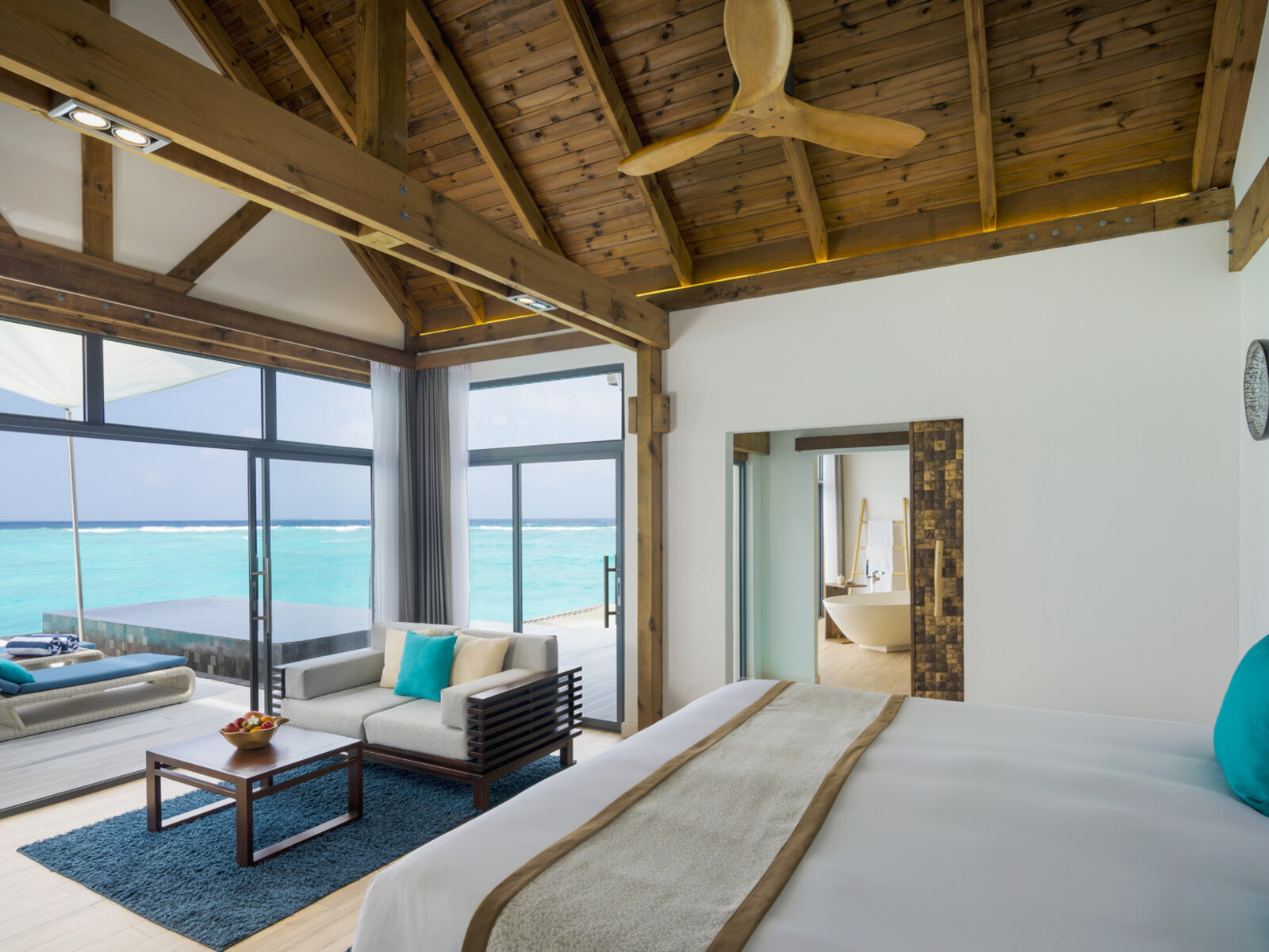 Wohnbeispiel Overwater Pool Villa Sunrise