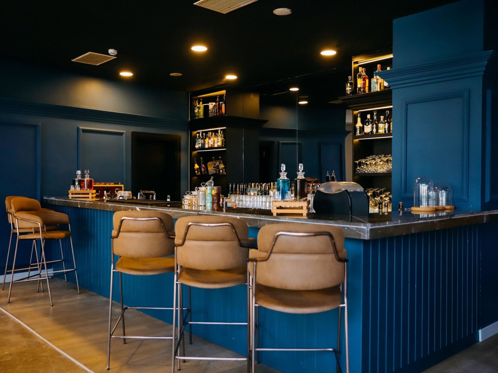 LOBBY BAR