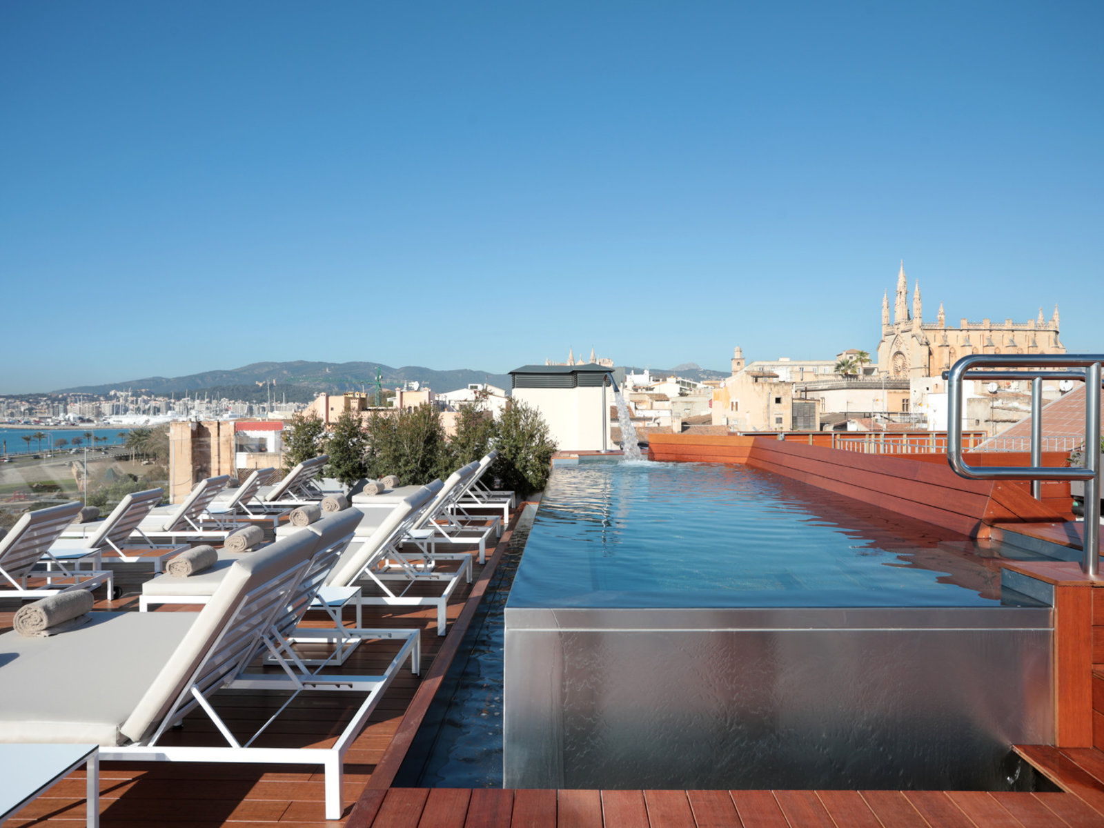 Roof top pool