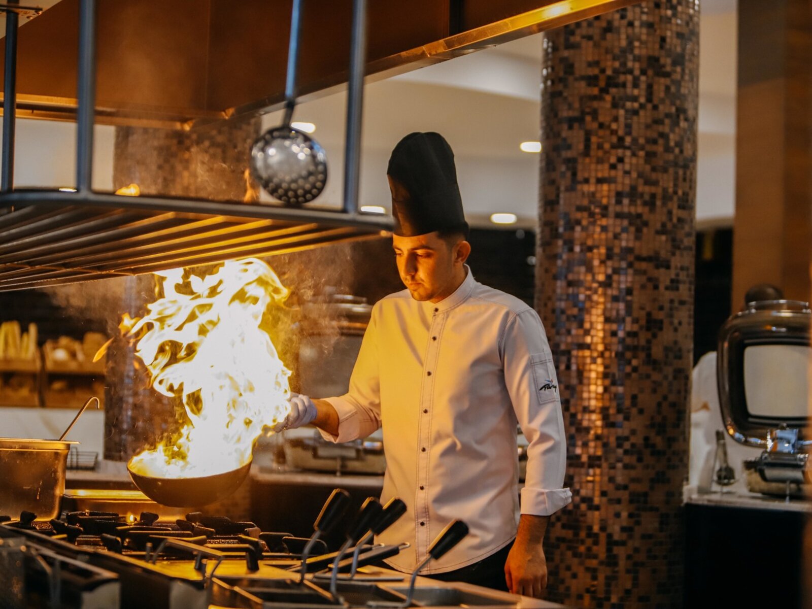 MAIN RESTAURANT