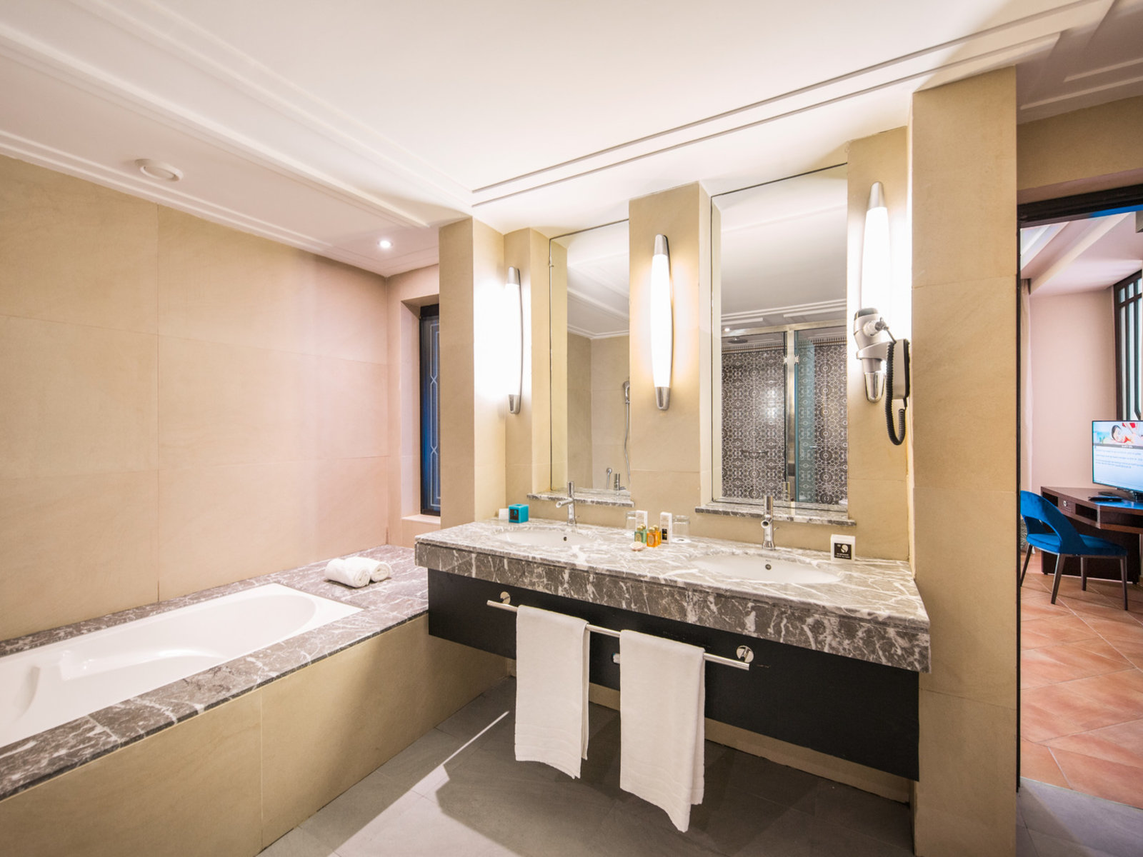 Wohnbeispiel Junior Suite Classic Partial Sea View