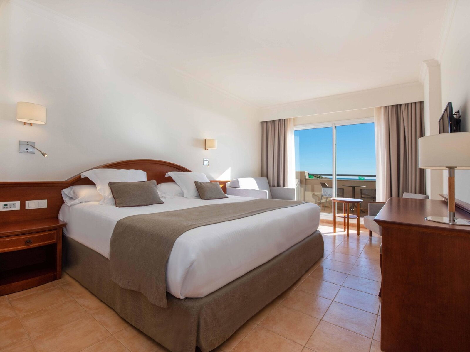 Wohnbeispiel Single with Child Double room standard side sea view