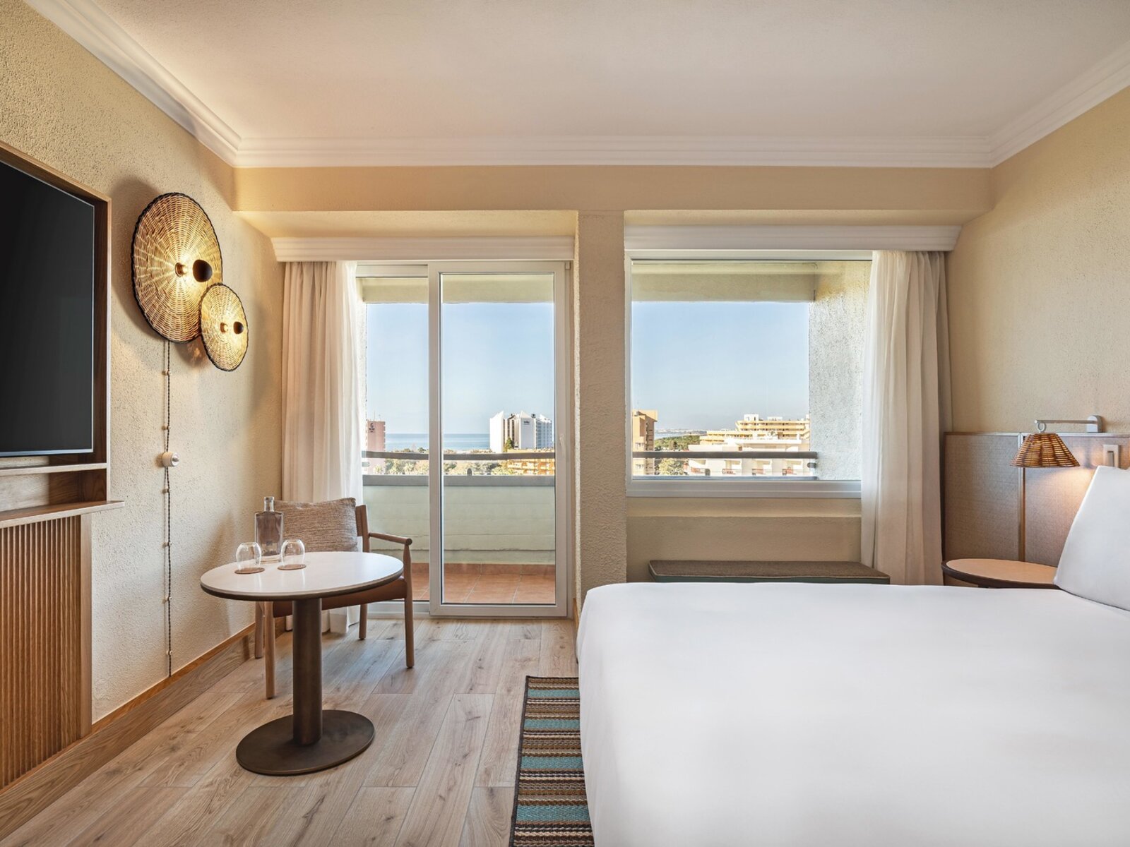 Wohnbeispiel DOUBLE ROOM KING/TWIN BEDS SEA VIEW