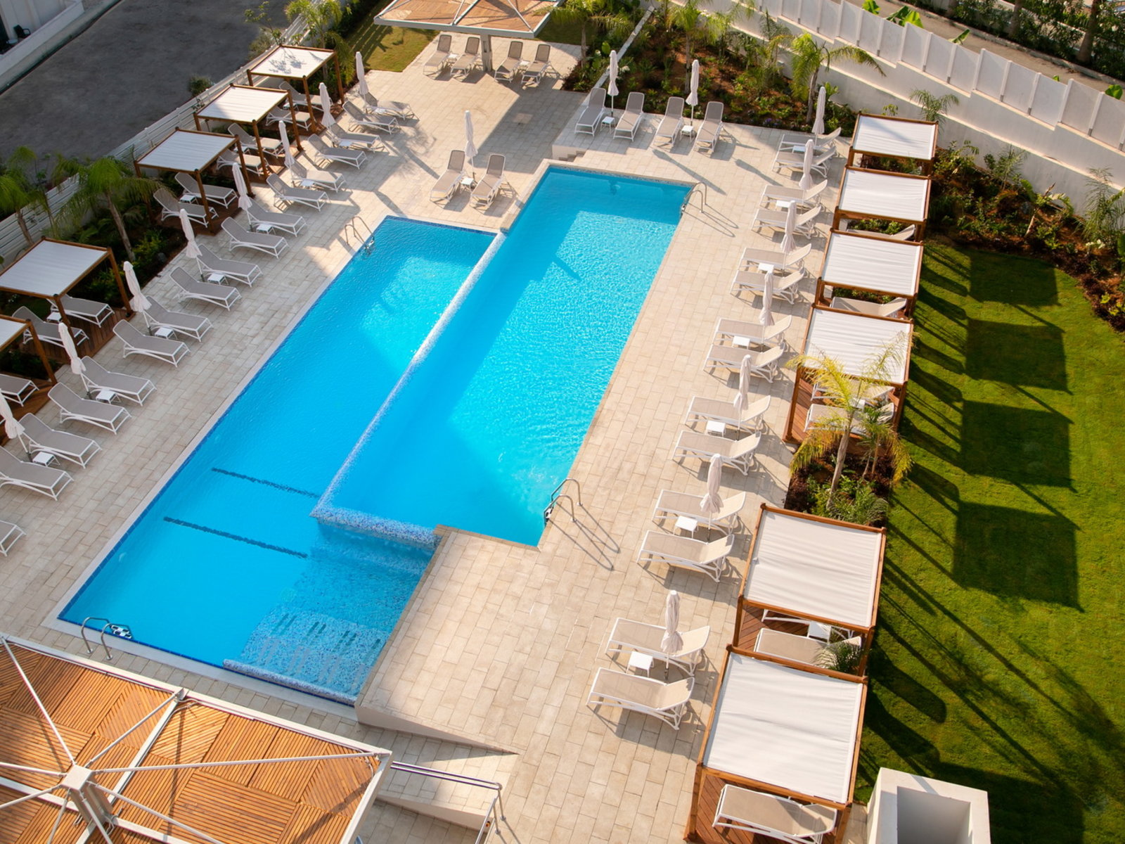 QUITE POOL