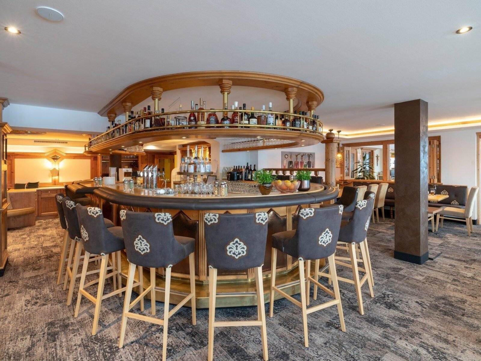 Hotelbar mit Ausblick