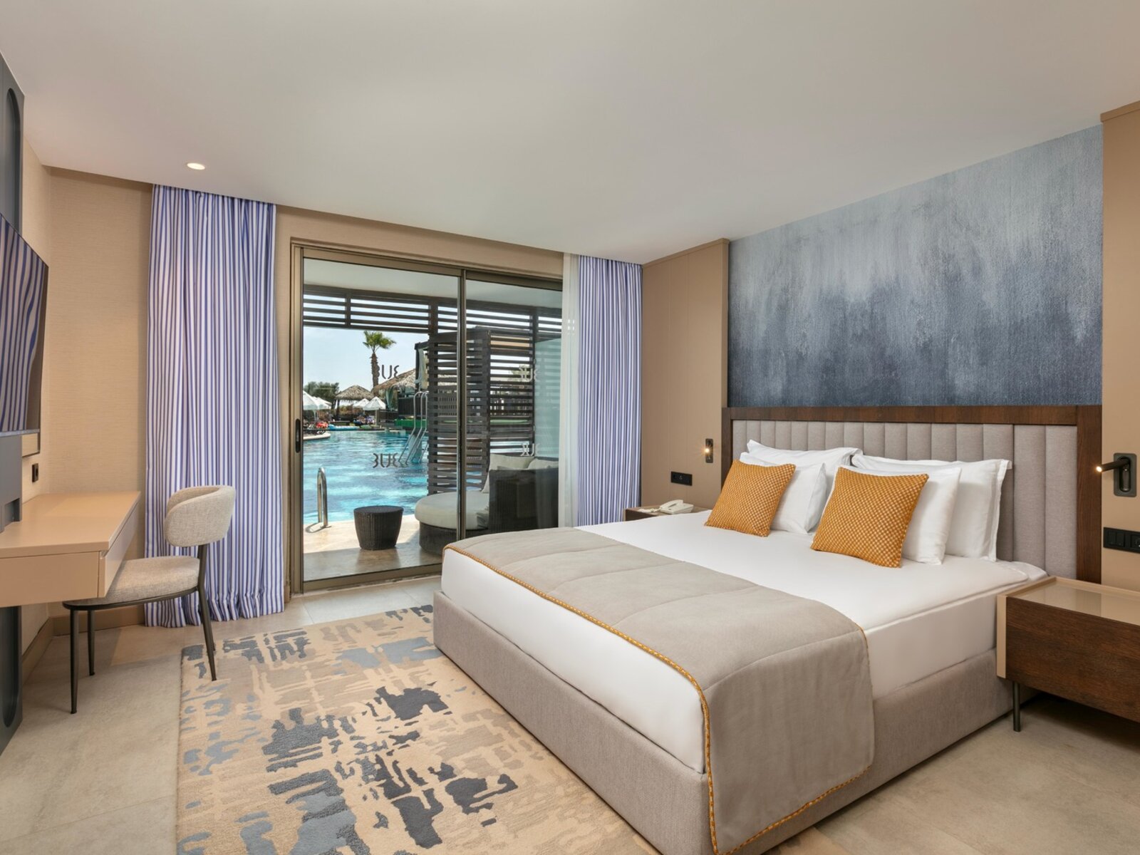 Wohnbeispiel Swimup Bongalow Room with direct Pool Access