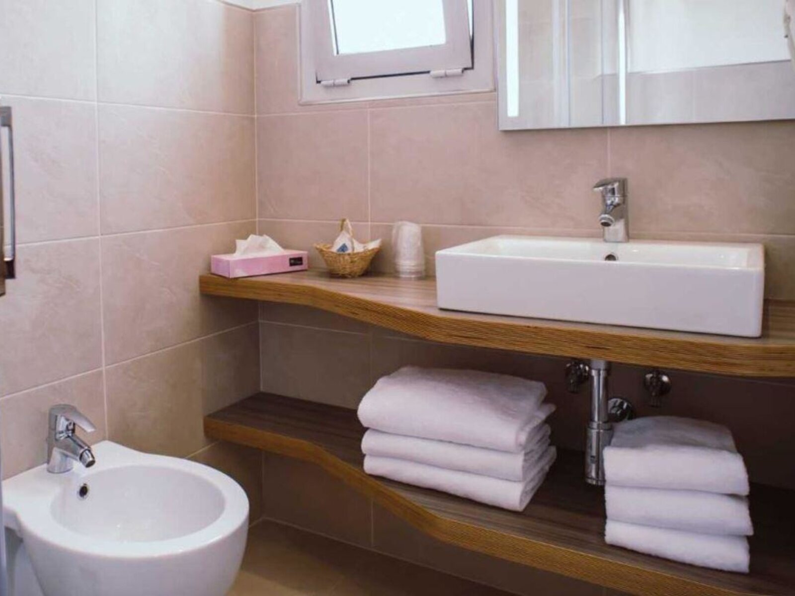 Wohnbeispiel STANDARD DOUBLE / TRIPLE ROOM