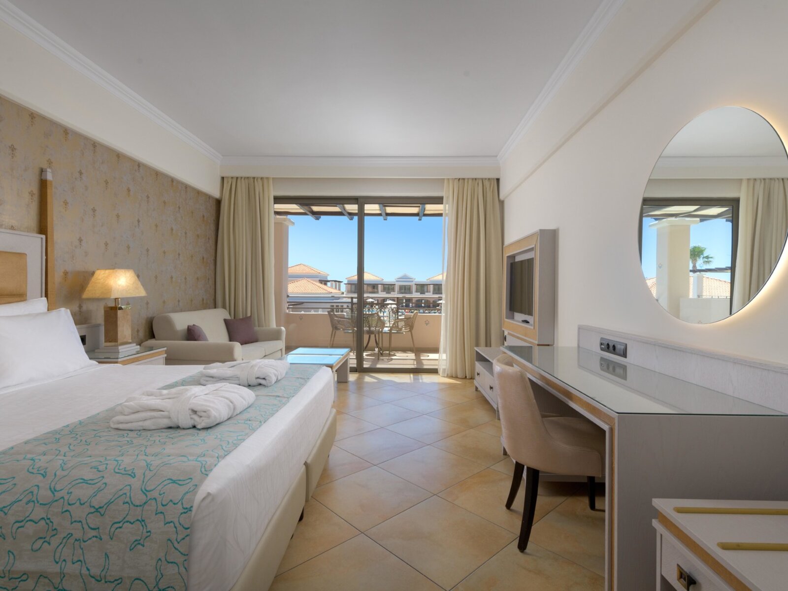 Wohnbeispiel Double Room Superior Pool View