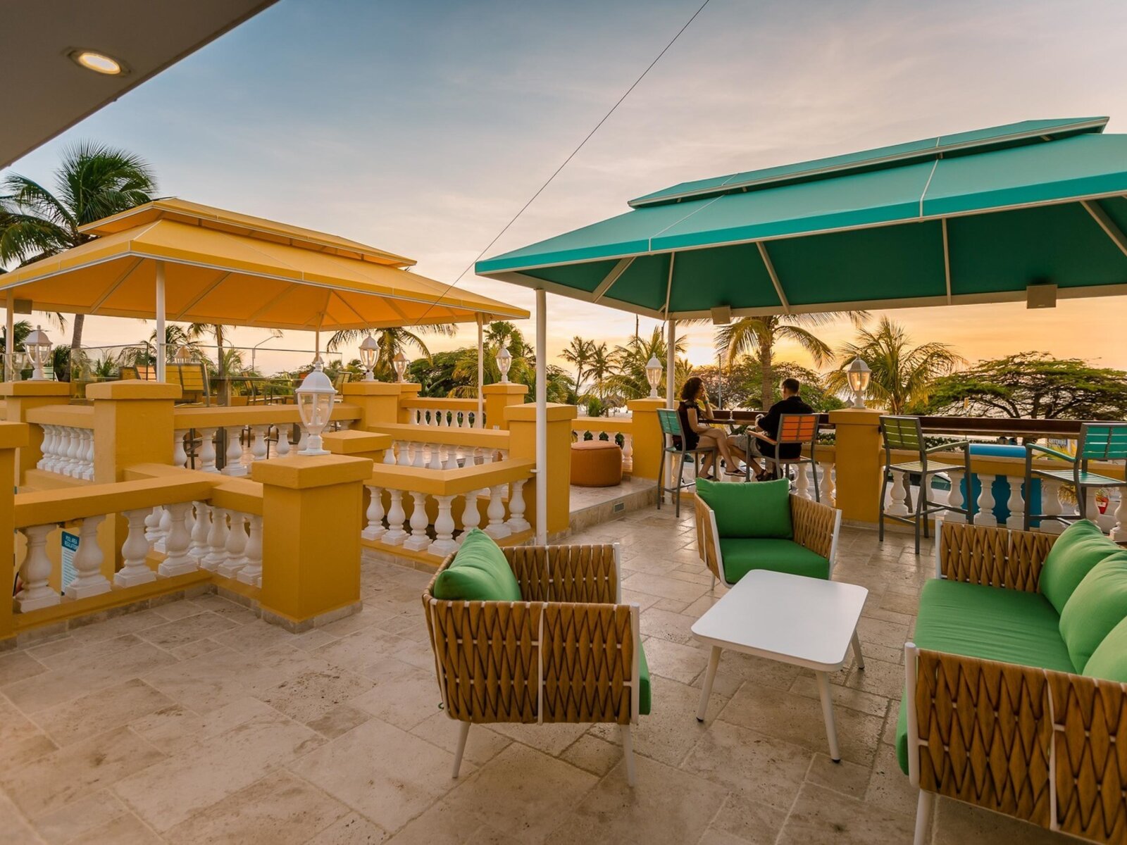 Horizons Bar