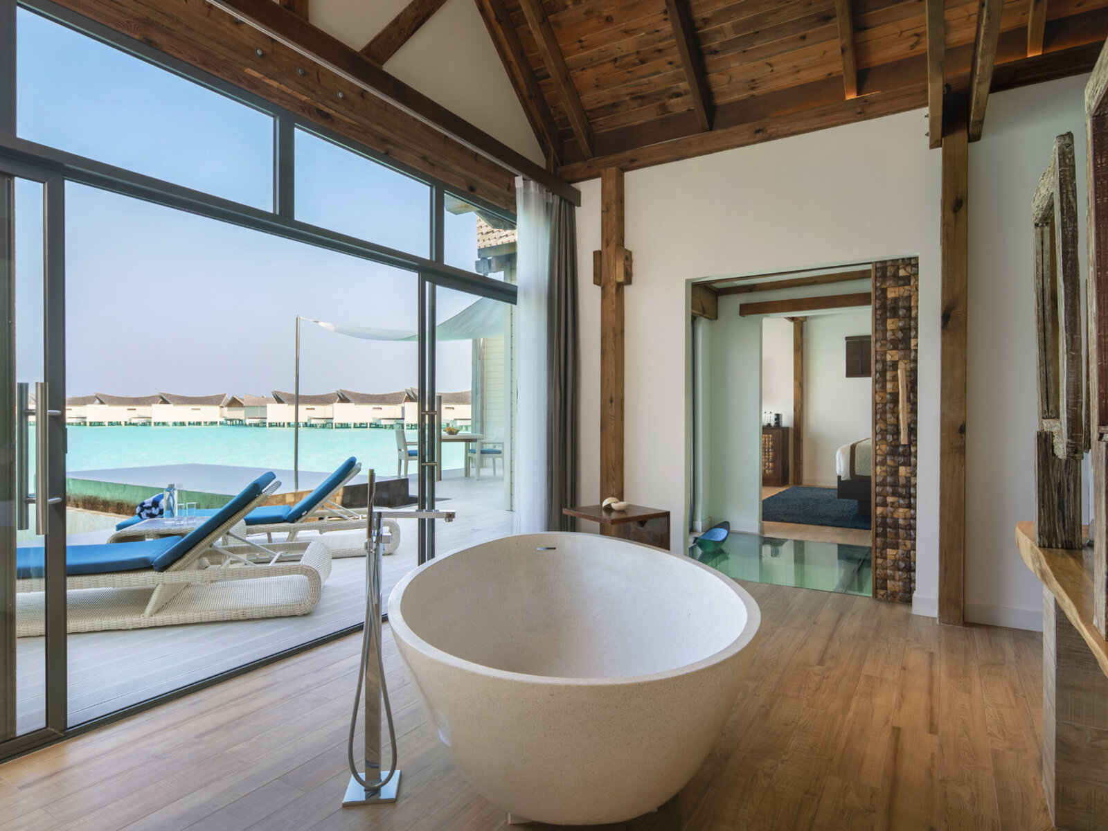 Wohnbeispiel Overwater Pool Villa Lagoon