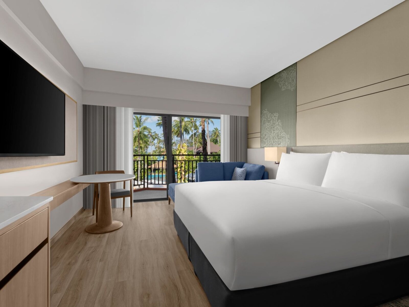 Wohnbeispiel Premier Guest Room Pool View