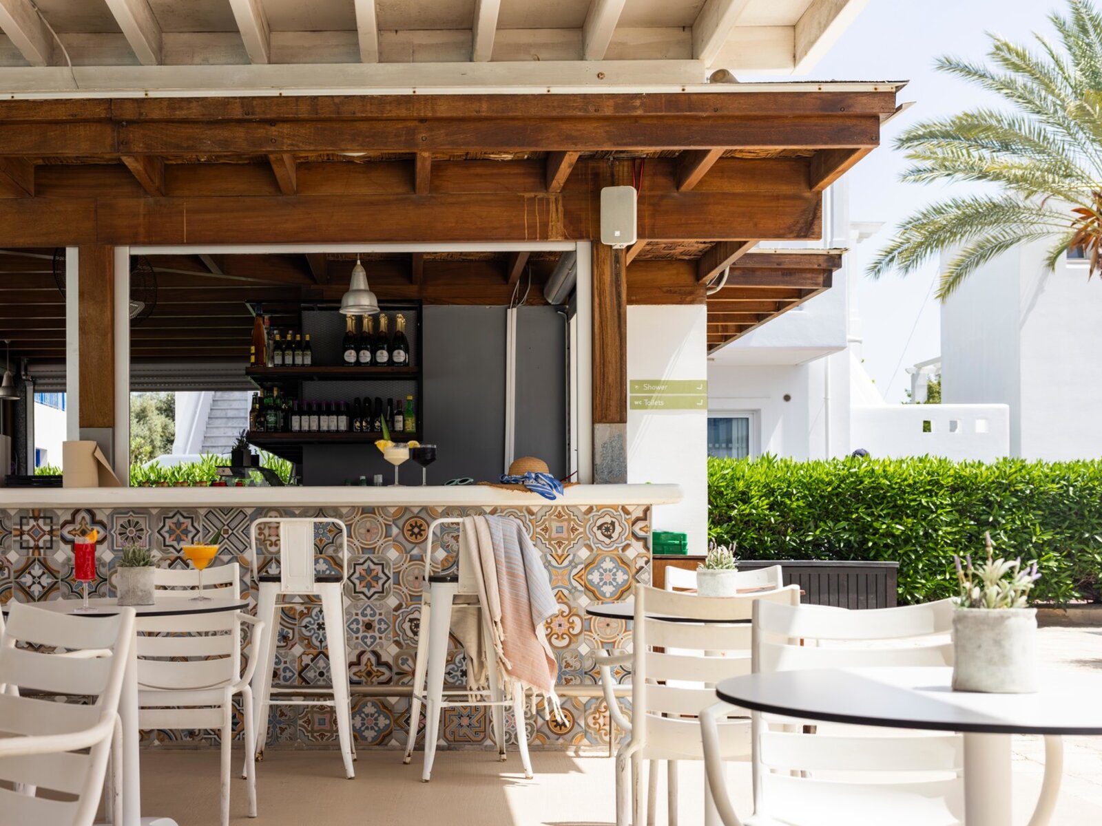 Lagoon Pool Bar