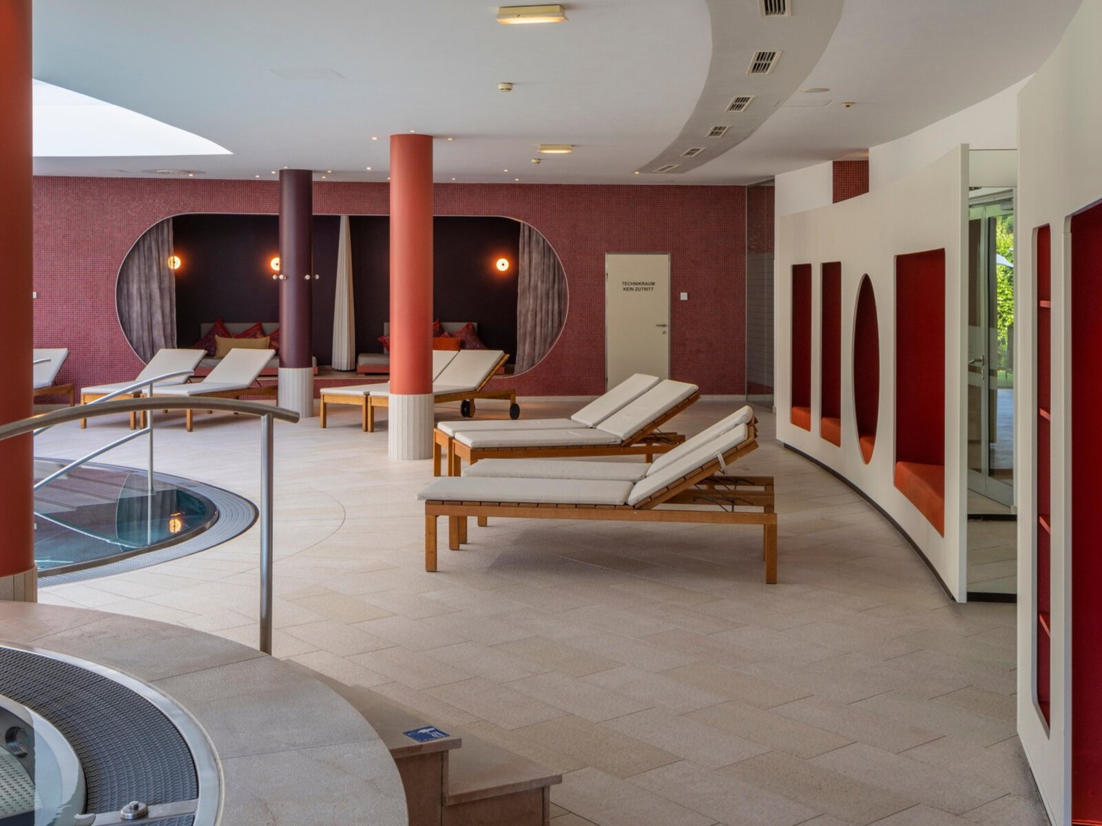 Relax-Indoor-Pool