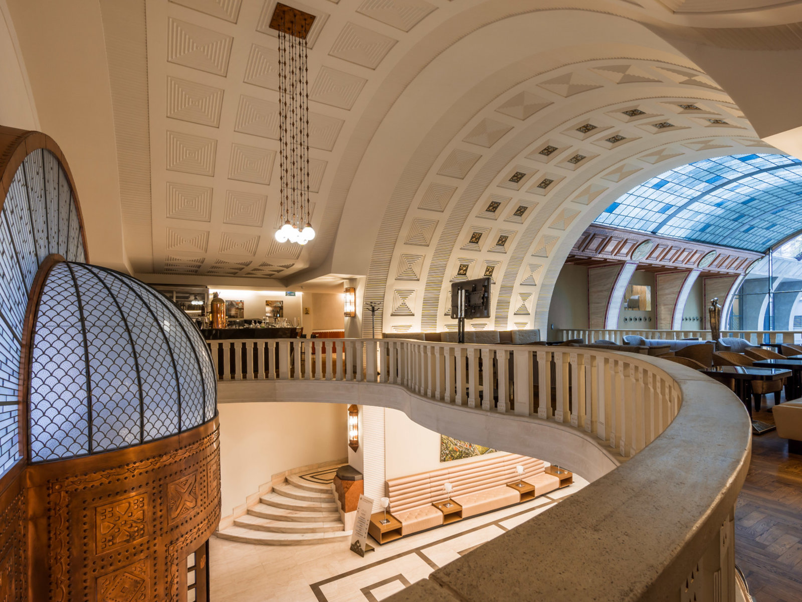 Gallery bar