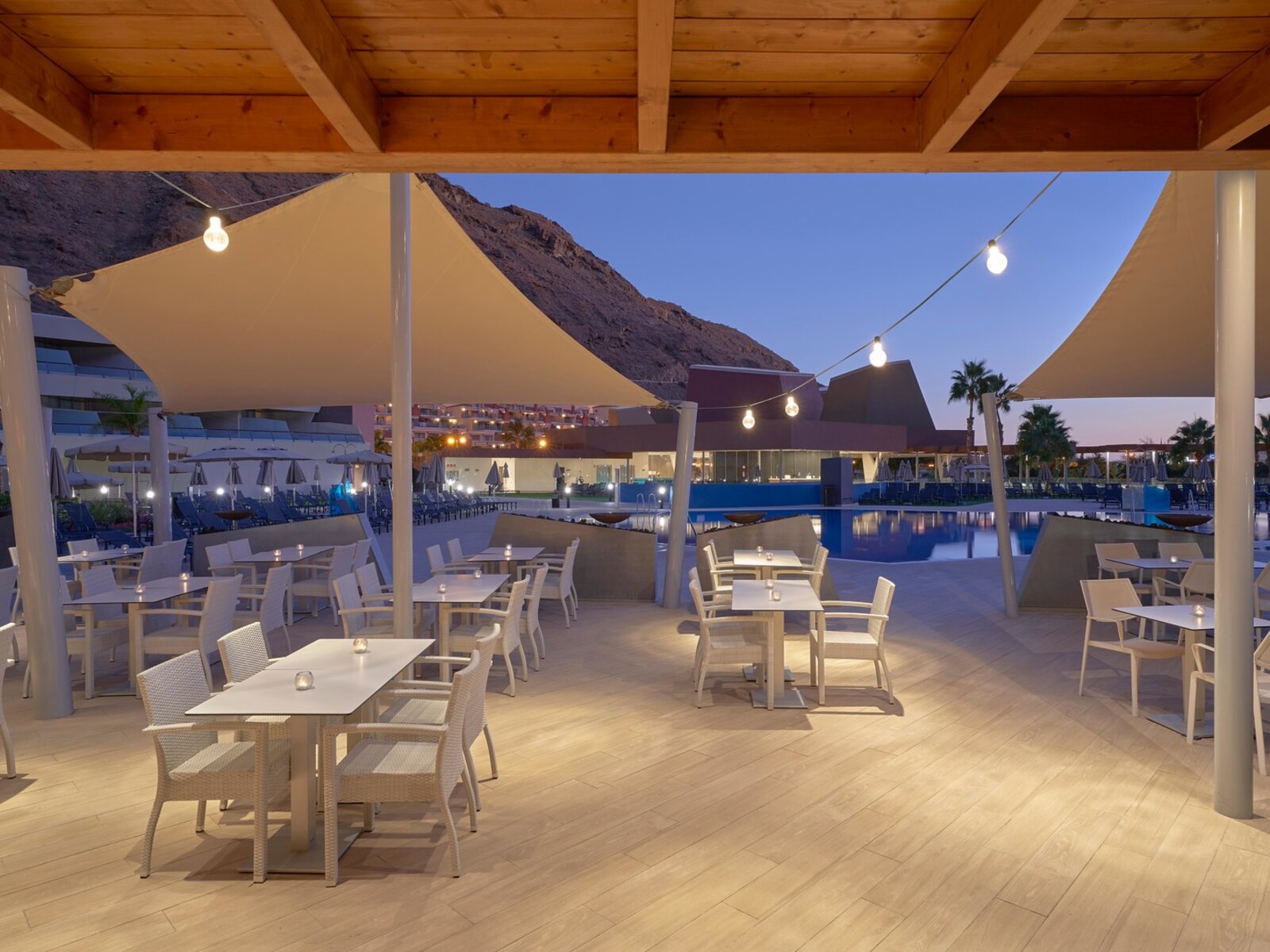 Pool Lounge