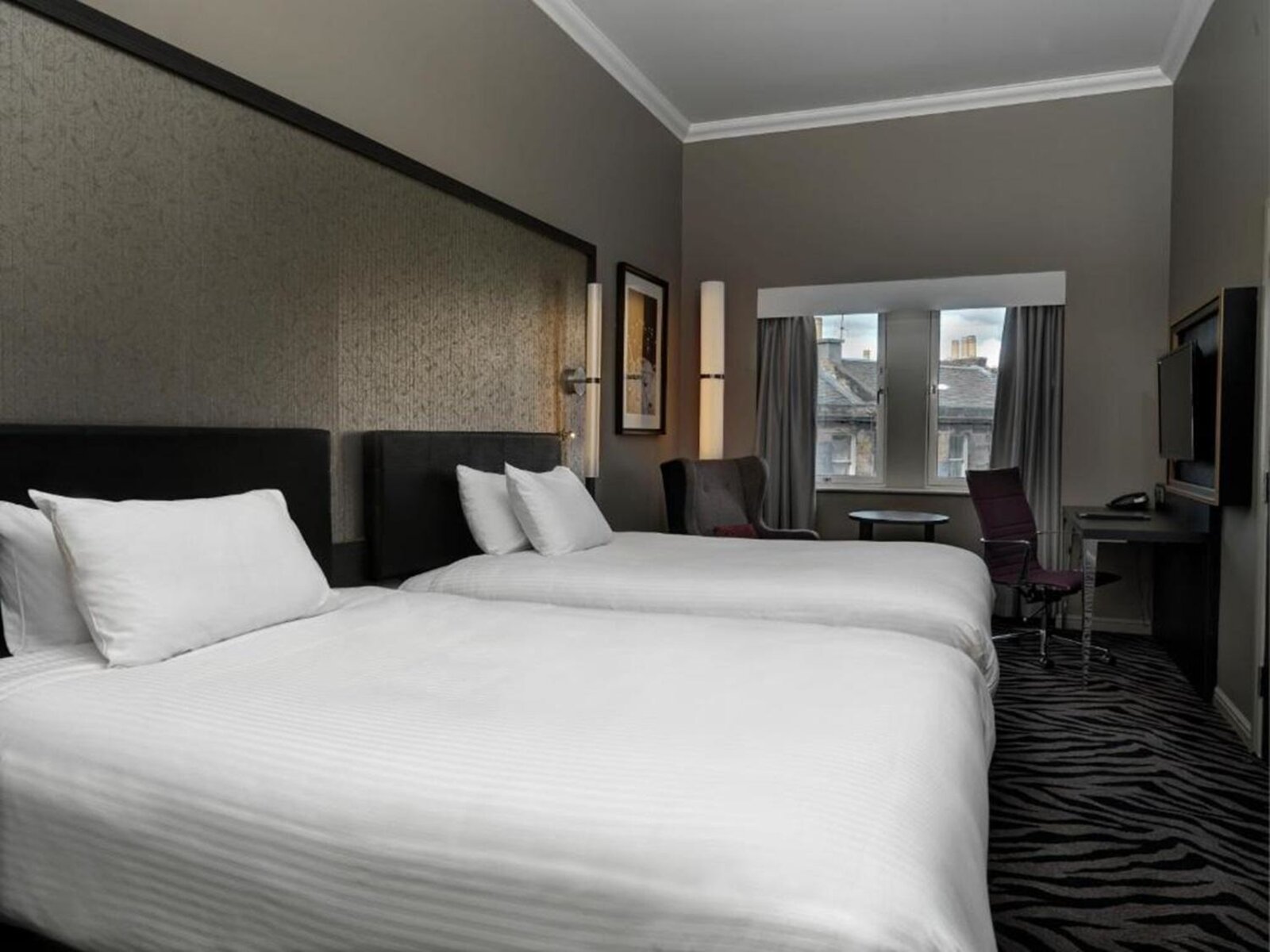 Wohnbeispiel ONE DOUBLE BED GUEST ROOM or TWIN GUEST ROOM TWO SINGLE BEDS