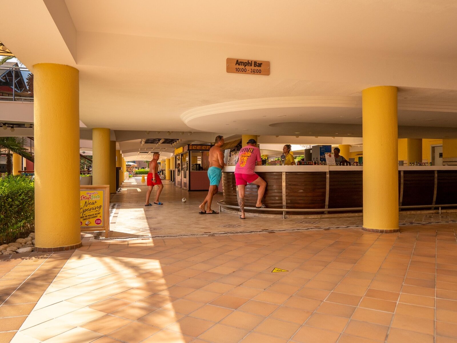AMPHI BAR