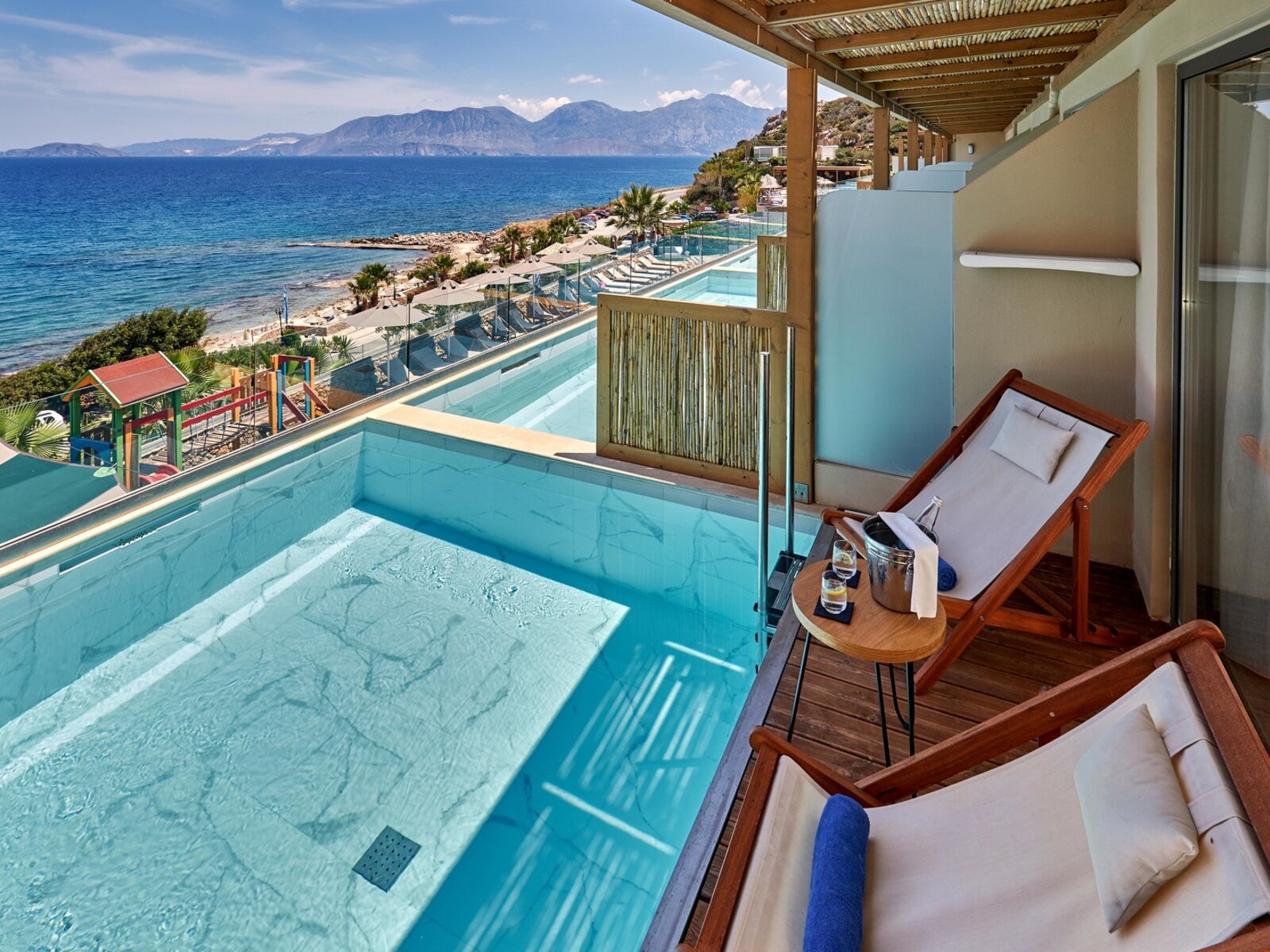 Wohnbeispiel Double Swim Up Private Pool