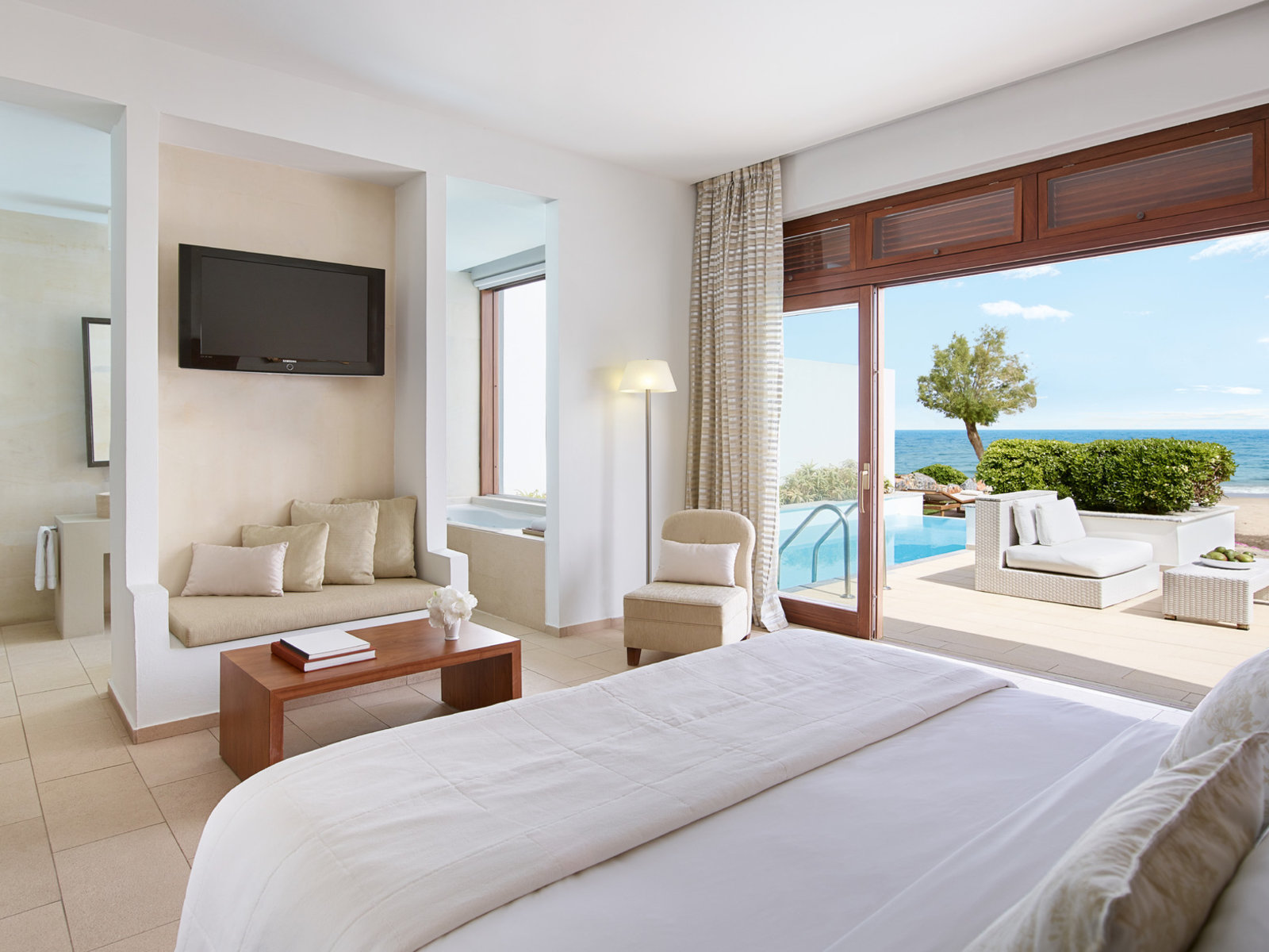 Wohnbeispiel 2-Bedroom Villa Beachfront with Private Pool