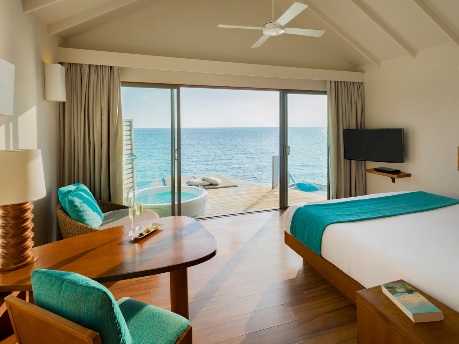 Wohnbeispiel Sunset Overwater Villa with Swirl Pool