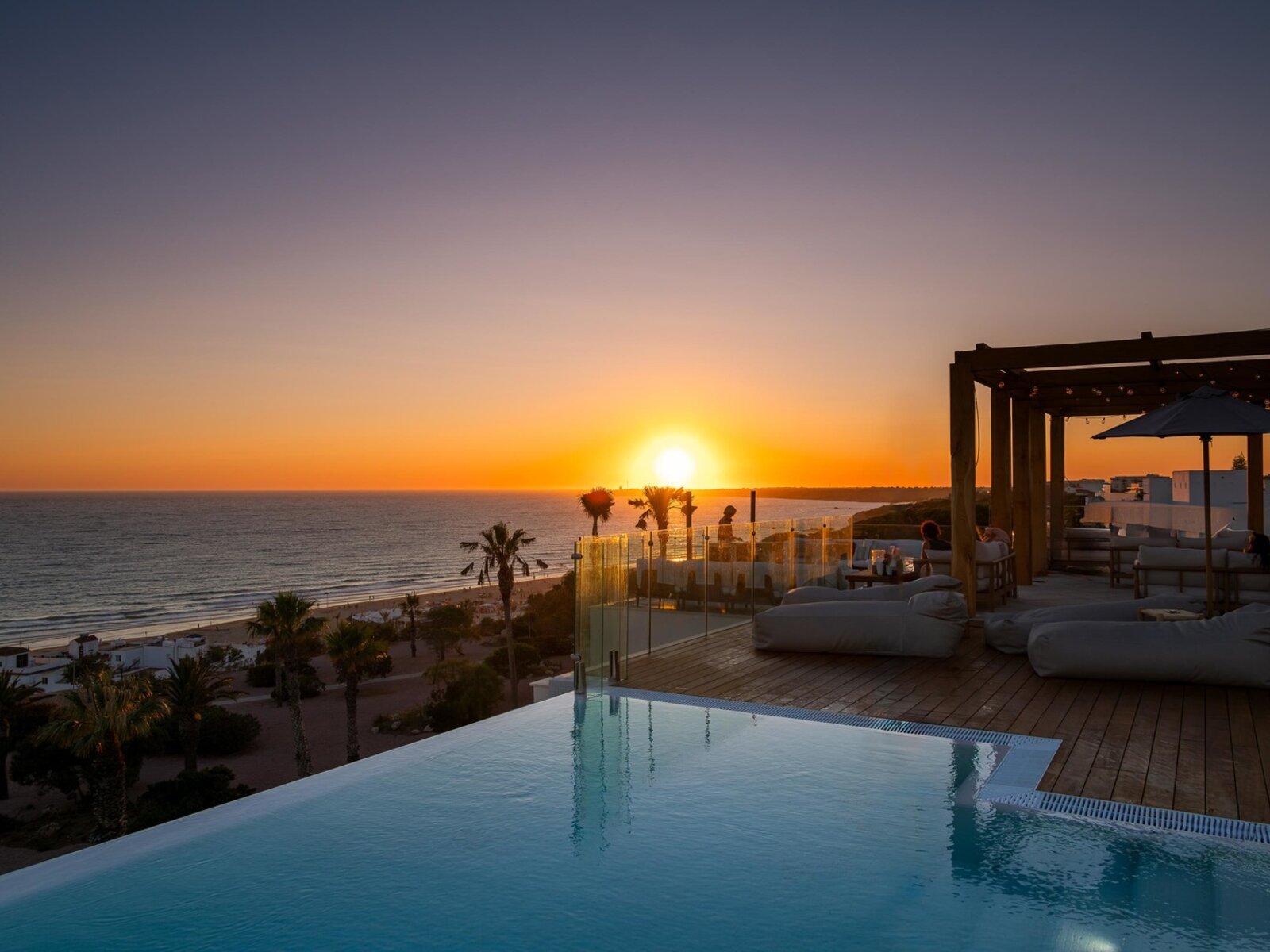 TAVIRA ROOFTOP BAR