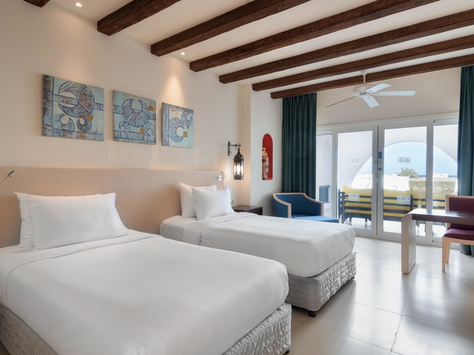 Wohnbeispiel Standard Pool View room