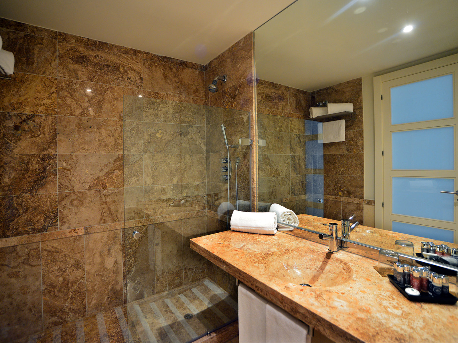 Wohnbeispiel 3 Bedrooms Luxury with 2 bathrooms