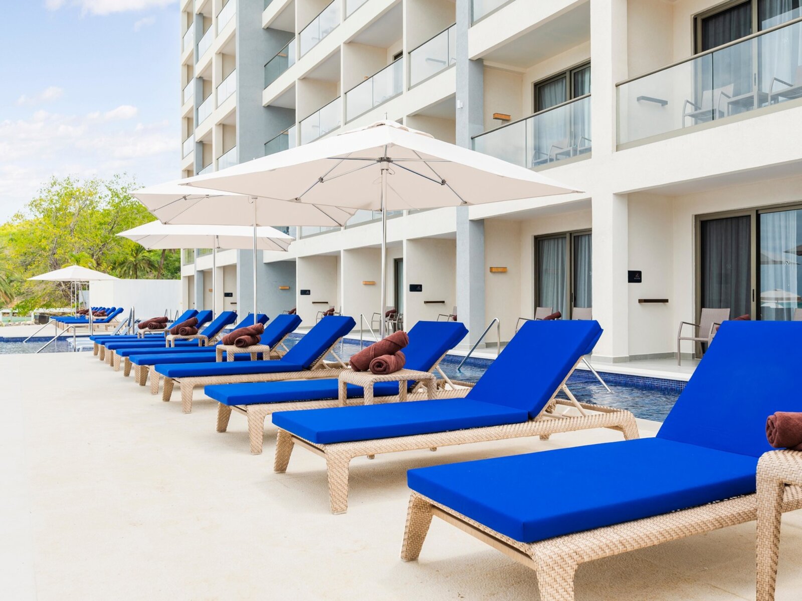 Diamond ClubTM Pool