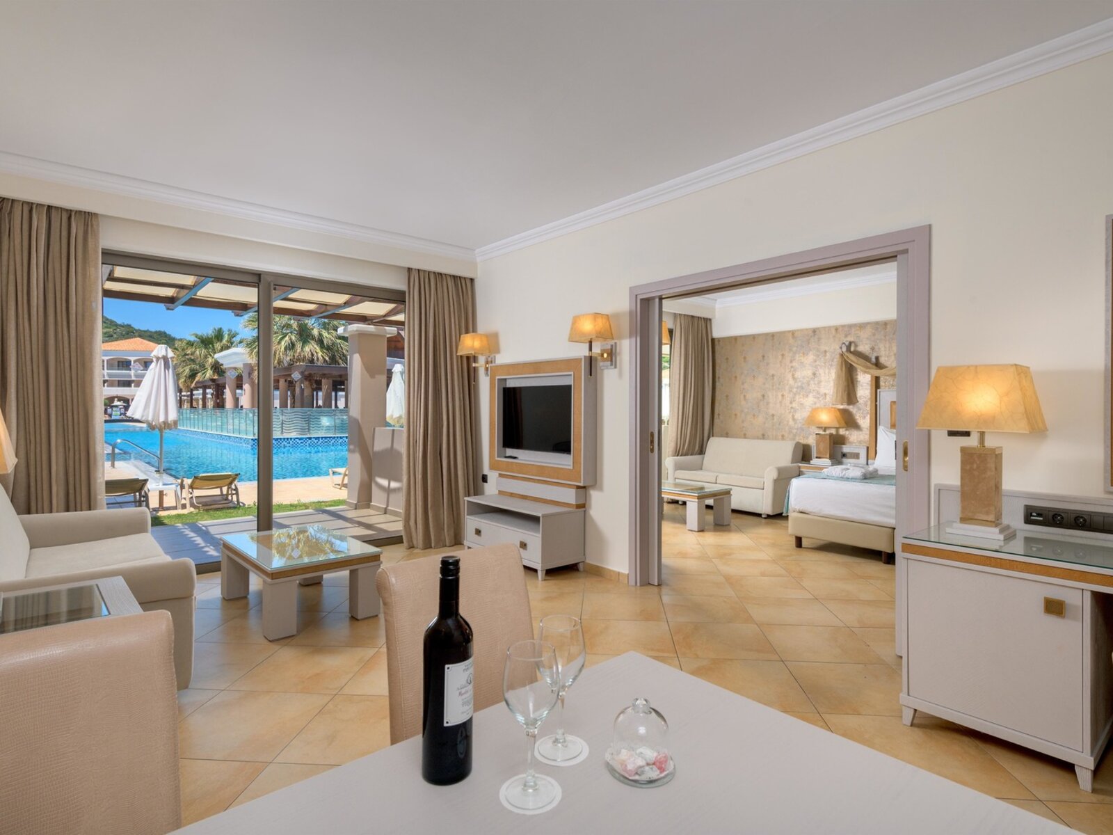 Wohnbeispiel Luxury Suite Pool View