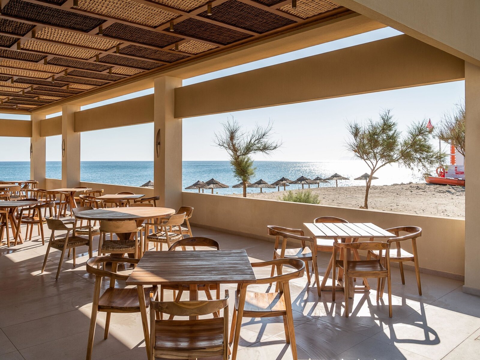 Avra Seaside bar & restaurant